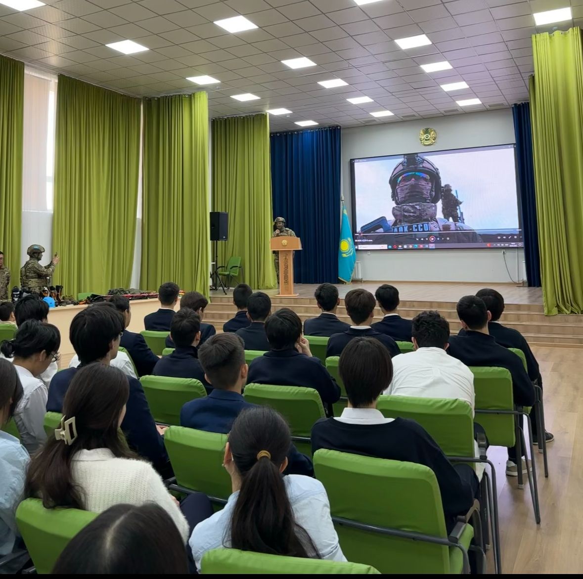 С учениками 9,11-ых классов прошла встреча с Центром "Горно Егерского батальона".