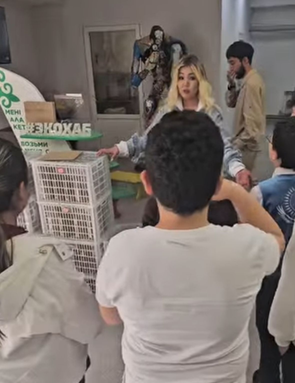 Ученики 5"Е" класса ходили на экскурсию в EcoHub (сбор и переработка отходов).