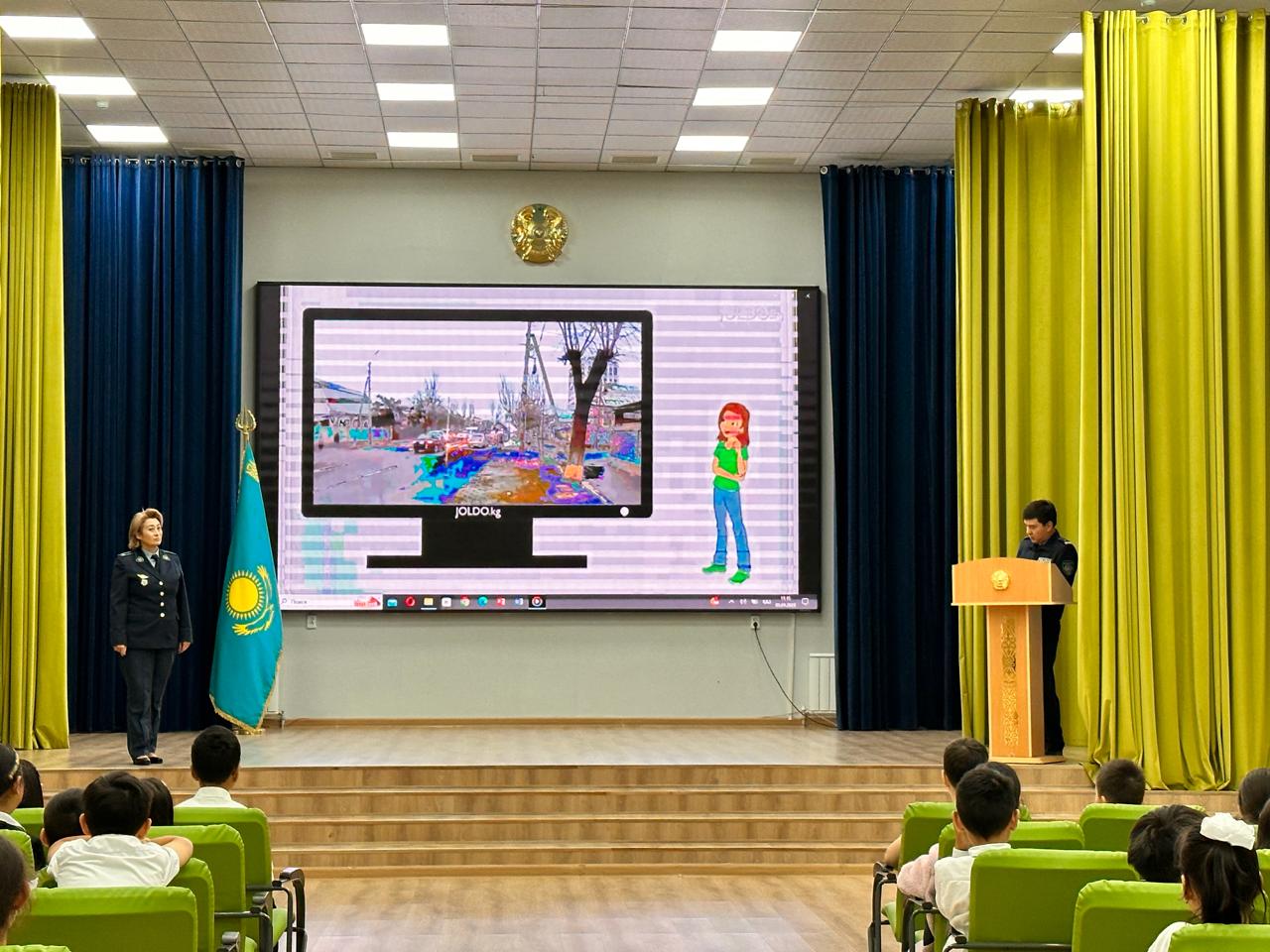 Для учащихся начальной школы было проведено внеклассное мероприятие по правилам дорожного движения.