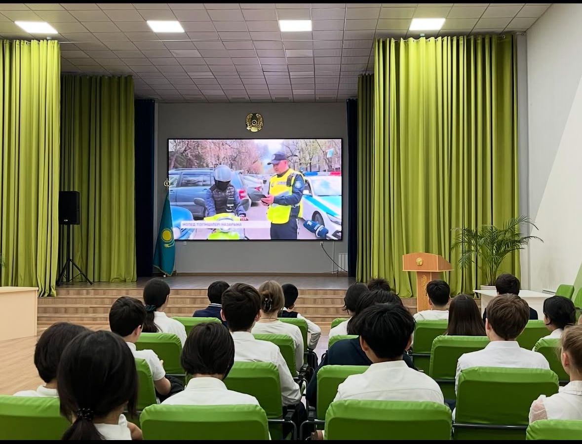 Кәмелетке толмағандар арасында мопед айдаудағы қауіпсіздік ережелері түсіндірілді.