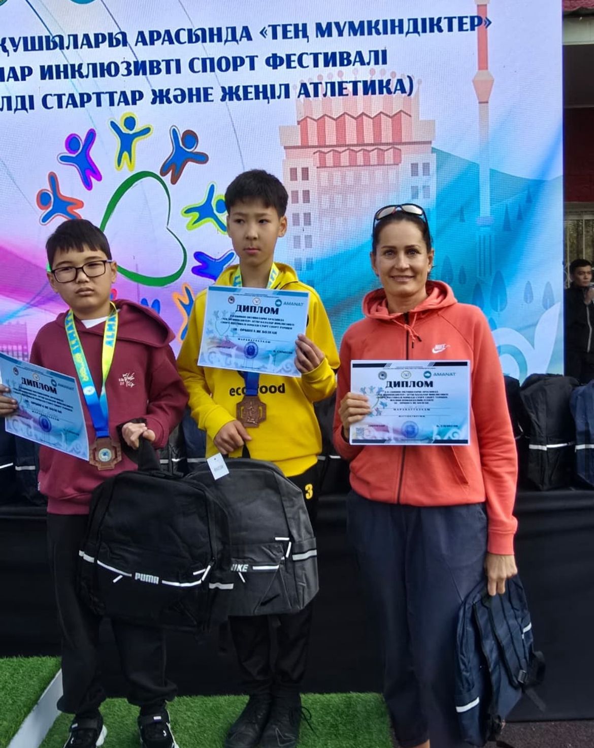 Команда нашей школы, 5- 6 классов, заняла 3 место на «Весёлых стартах»