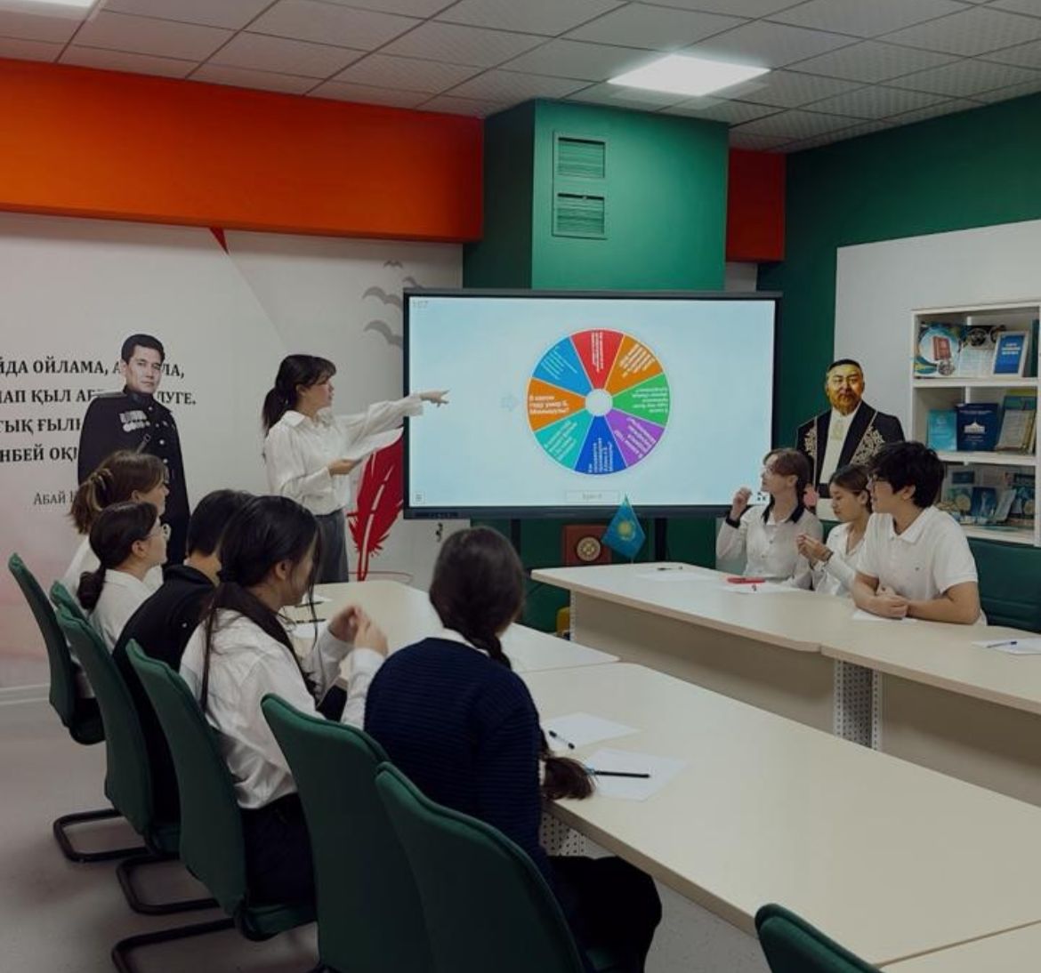 Сегодня учащиеся 9 «Е» класса провели круглый стол на тему «Пример героя - урок молодому поколению», чтобы поговорить о жизни человека, чьё имя стало