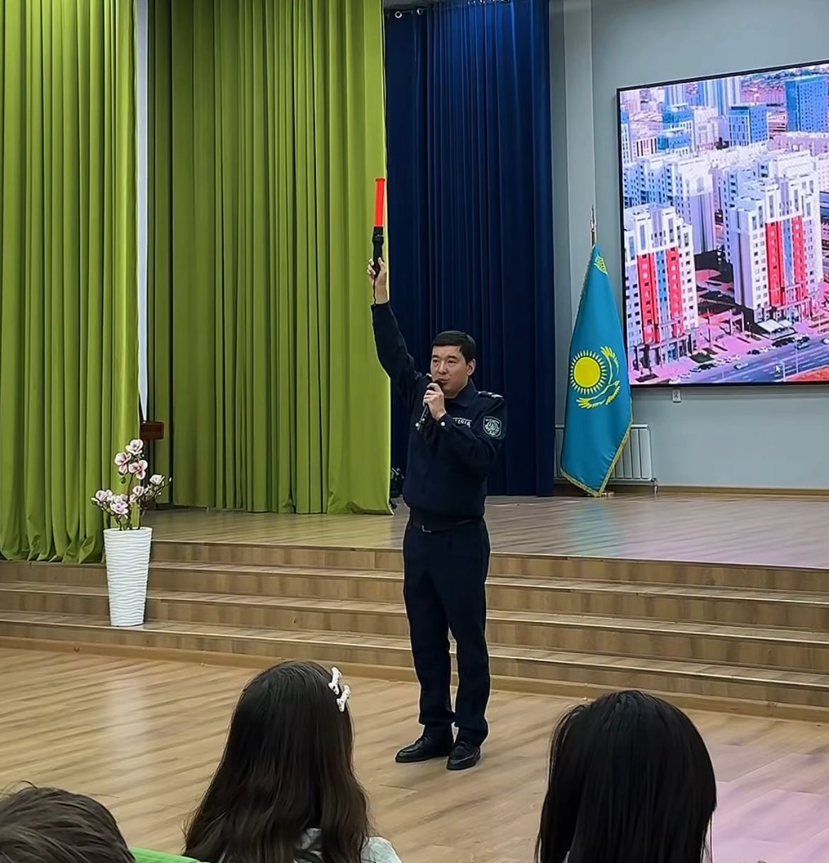 Жол қауіпсіздігі мен жолда жүру ережелері бойынша түсіндіру жұмыстары өтті. Іс-шараны Алматы қаласы Полиция департаменті, СБ ПП ДП г. Алматы бөлімінің