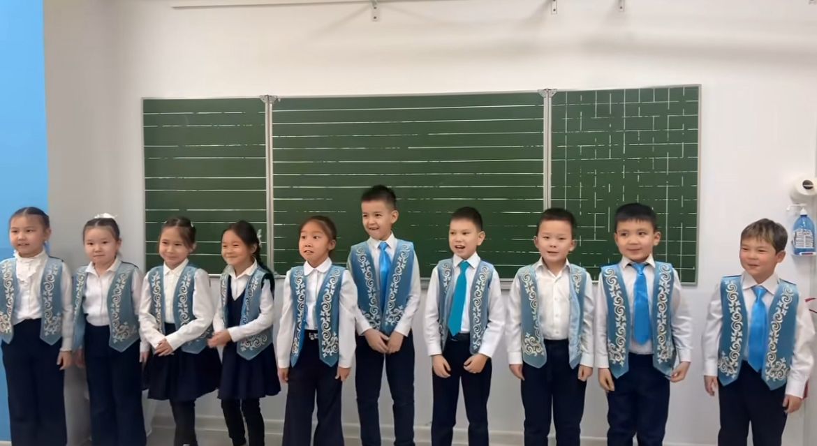 131 мектеп-лицейінің бастауыш сынып оқушыларының “Ұлттық киім” челенджі