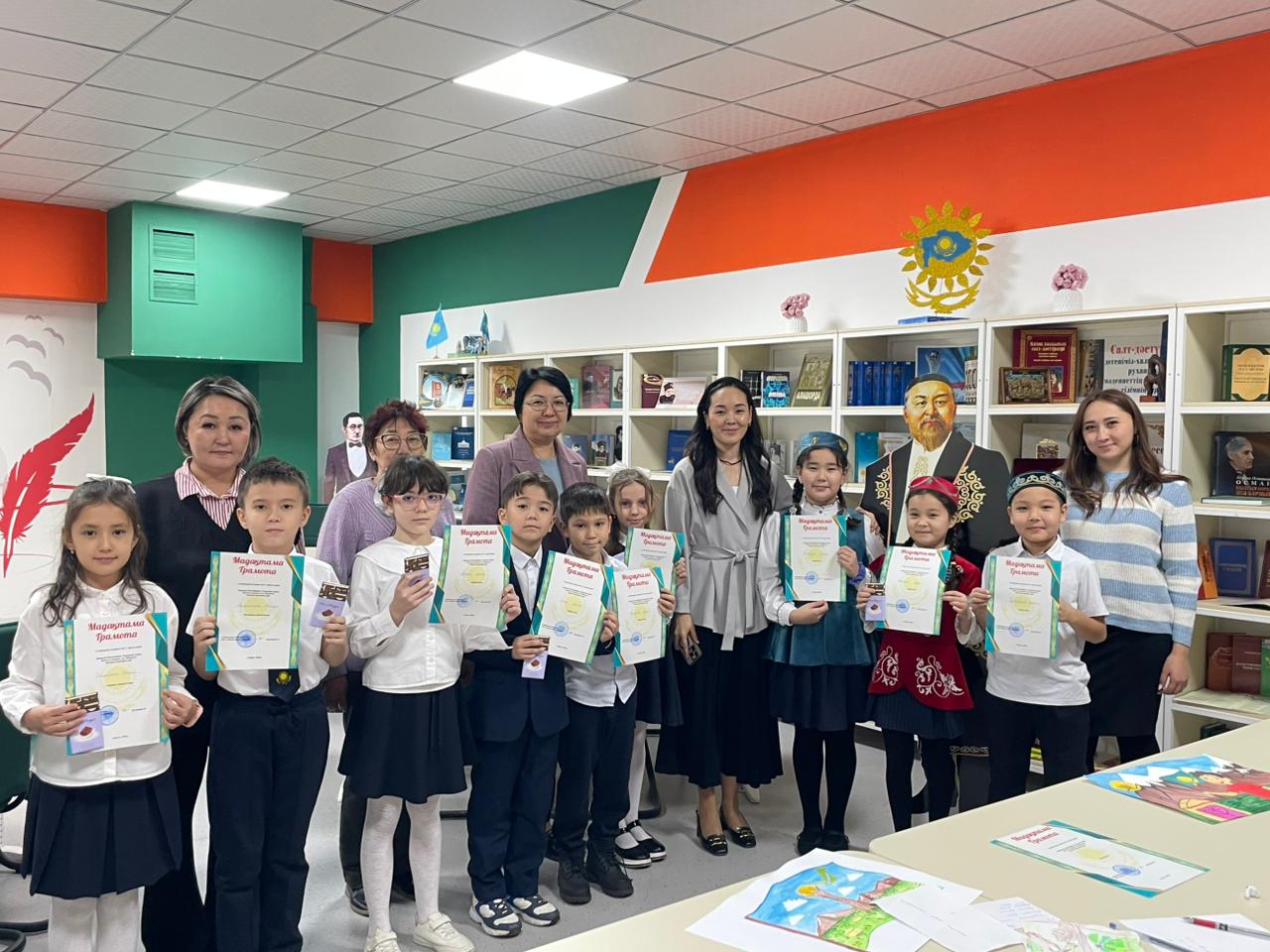 Бүгін 3 - сыныптар арасында өткен Тәуелсіздік күніне арналған тақпақ айту байқауында балалар керемет өнер көрсетті. Ең қуантқаны-түрлі ұлт өкілдері  қ