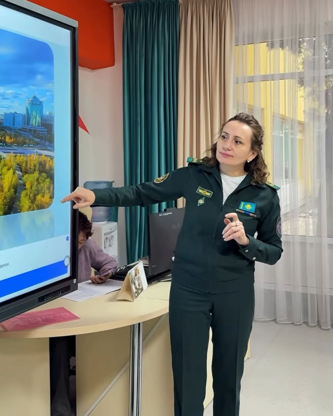 Шекара академиясы мен 3-оқу дивизионының басшылығының қатысуымен 5 «Г» сыныбының оқушыларымен «Ерлік сабағы» тақырыбында кездесу өтті.