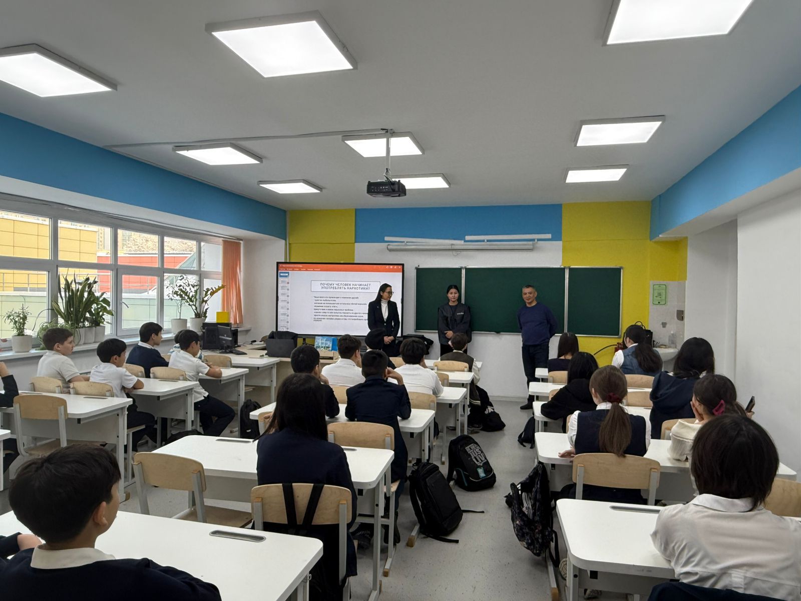 Сегодня Старший оперуполномоченный УПН ДП г.Алматы Майор полиции Досболова Сулушаш Акылбековна провела беседу с учениками 7 «Д» класса на тему «Информ