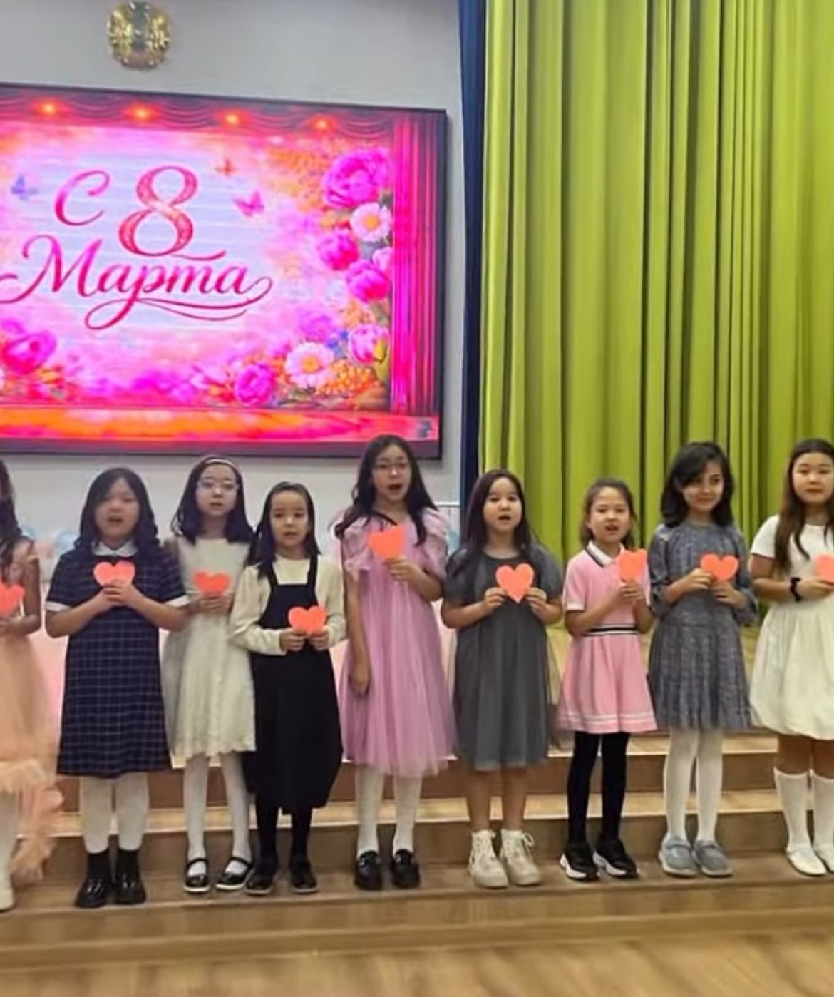 Халықаралық әйелдер күні мерекесімен шын жүректен құттықтайды!